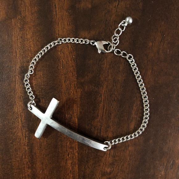 Jewelry - Silver cross bracelet